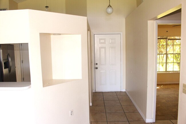 Building Photo - 3036 Dellcrest Pl