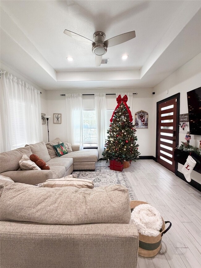 Building Photo - 9405 Arvin St