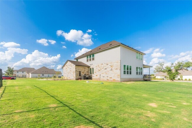 Building Photo - 301 Northcrest Dr