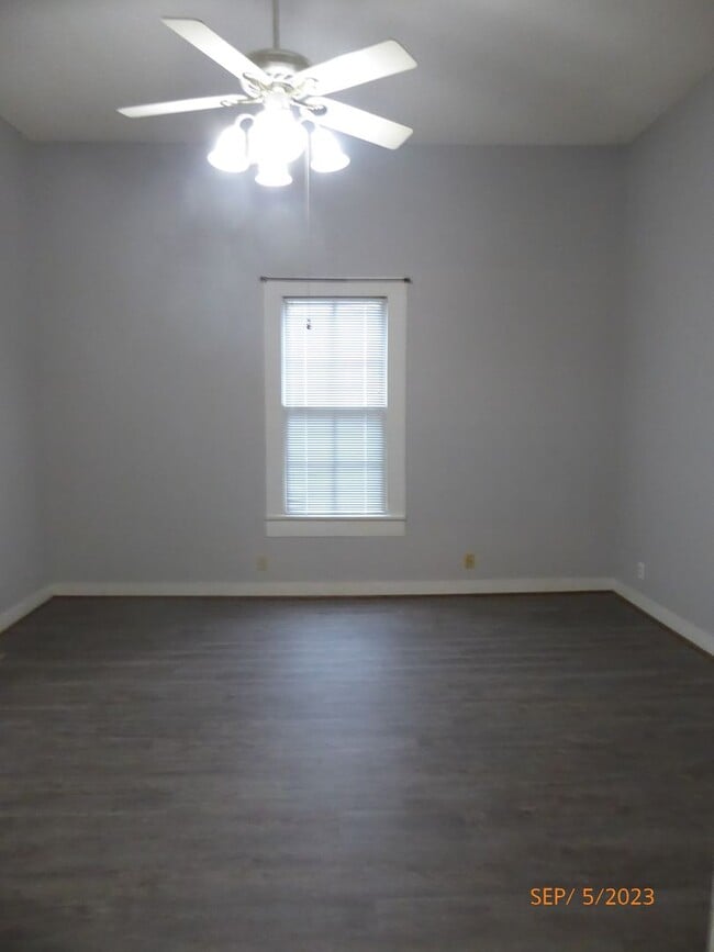 Building Photo - Historic home In The Heart Of Bluff Park