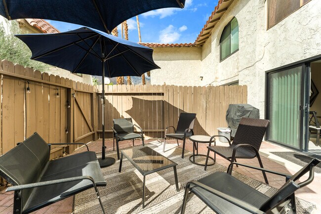 Building Photo - 2074 N Mira Vista Way