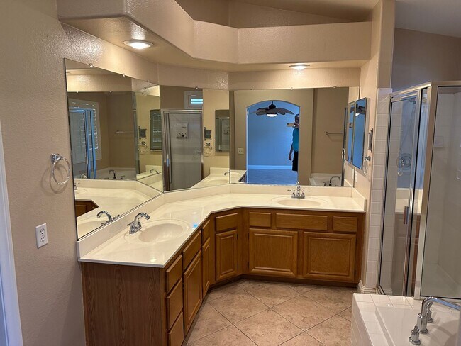 Building Photo - Henderson!!  Solar Panels!! Tankless Hot w...