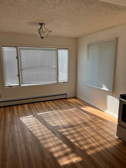 Building Photo - 1701 Roosevelt Dr