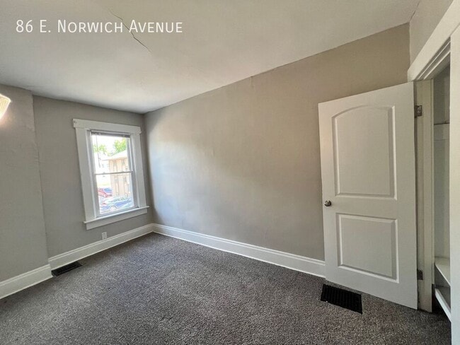 Building Photo - 86 E Norwich Ave