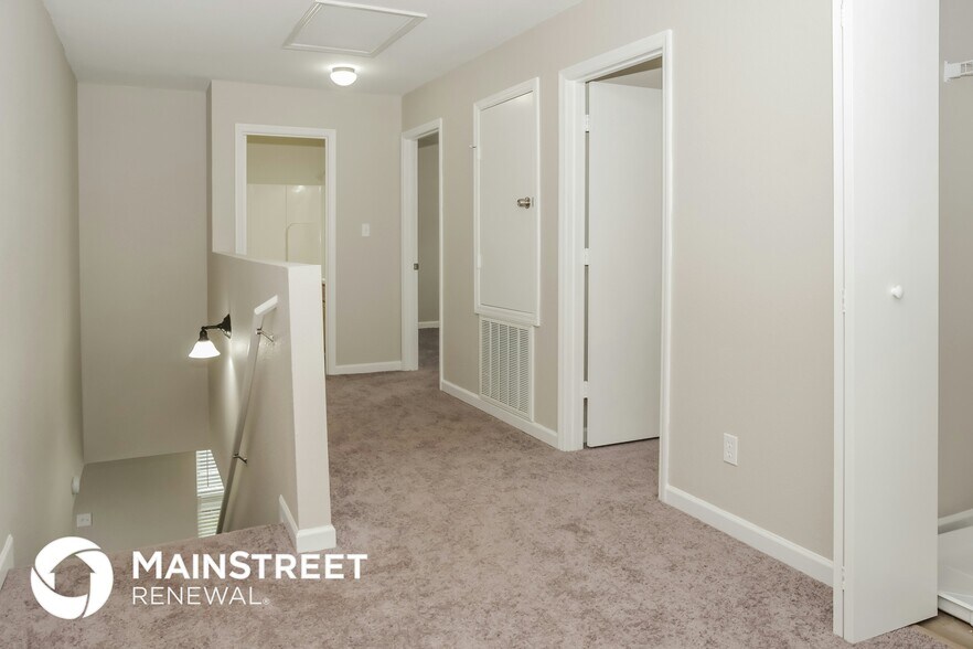 Building Photo - 213 Farmington Dr