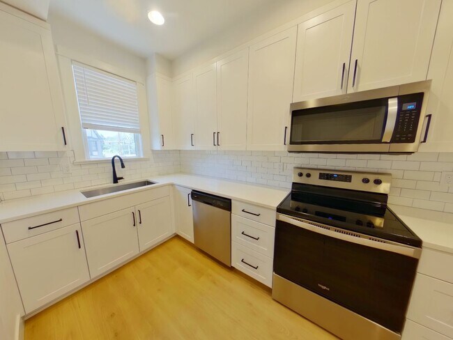 Building Photo - 2790 NW Harrison Blvd