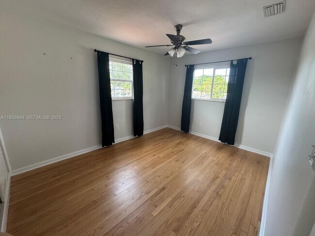 Building Photo - 141 NW 72nd Way