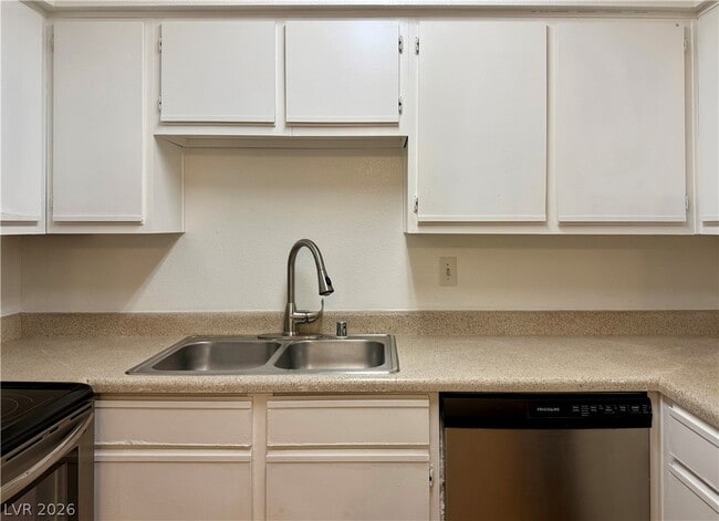 Building Photo - 3151 N Soaring Gulls Dr