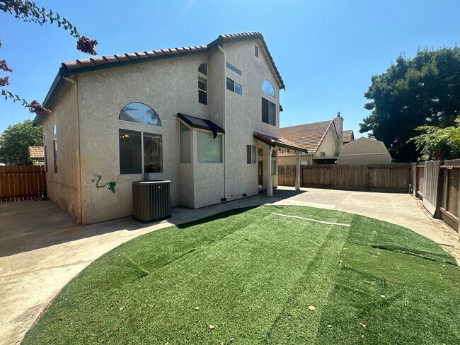 Building Photo - 325 Melbourne Dr