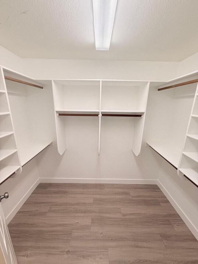 Building Photo - 3948 E Stanford Ave