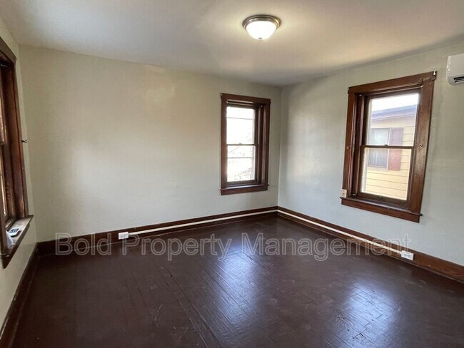 Building Photo - 226 N State St