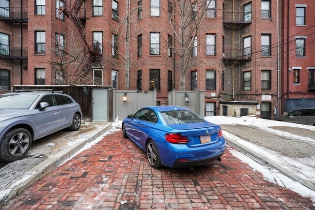 Building Photo - 381 Beacon St
