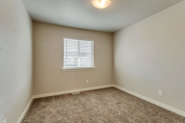 Building Photo - 808 S 1710 E