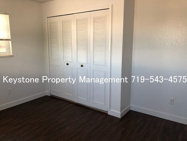 Building Photo - $525 OFF Move In Special! Well Maintained Apartment - Near CSUP 2 Bed/1 Bath $1050/$1050