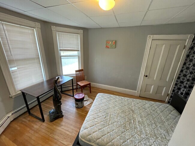 Building Photo - 59 Calumet St