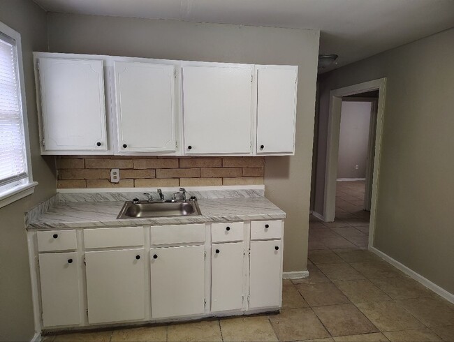 Building Photo - A rare find - 2 bathrooms! Move-in special...