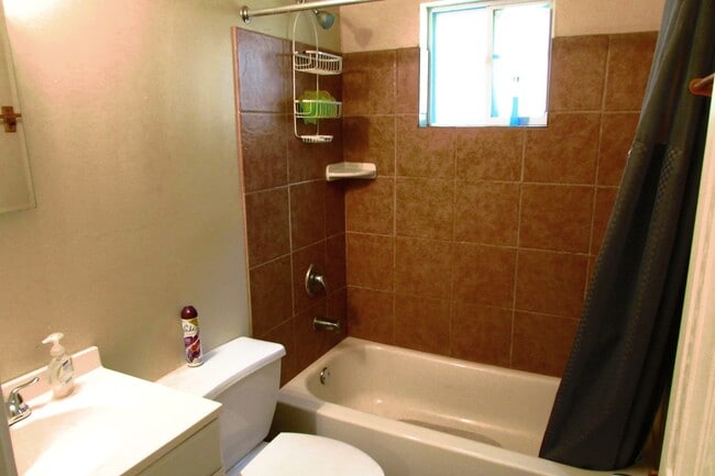 Building Photo - 5889 Lone Oak Dr SW