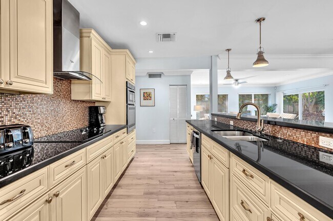 Building Photo - 3204 Beacon St