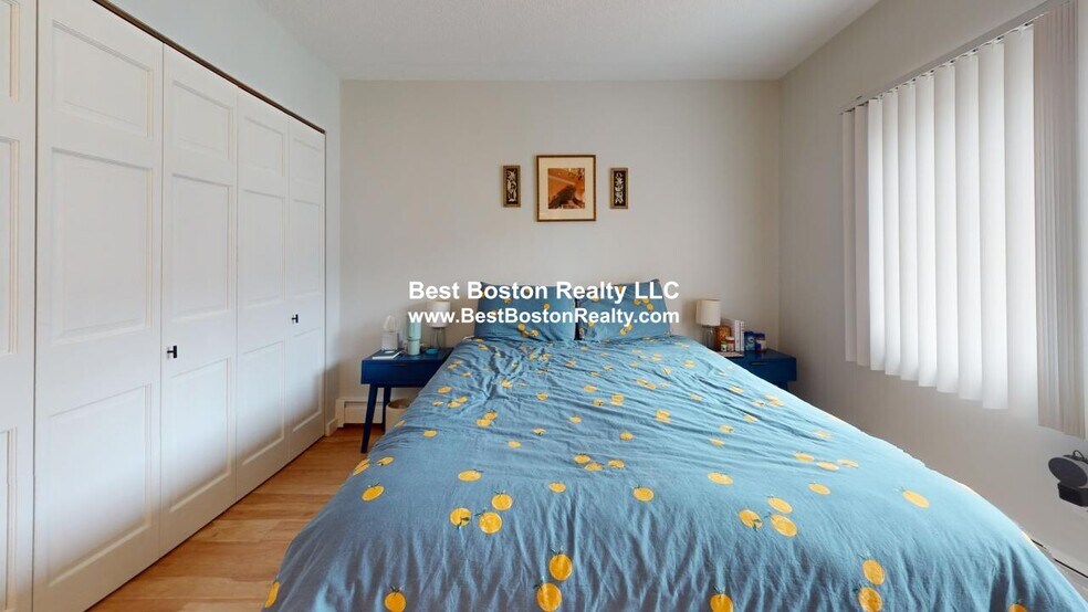 Building Photo - 19 Central St