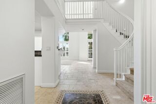 Building Photo - 5831 Seawalk Dr