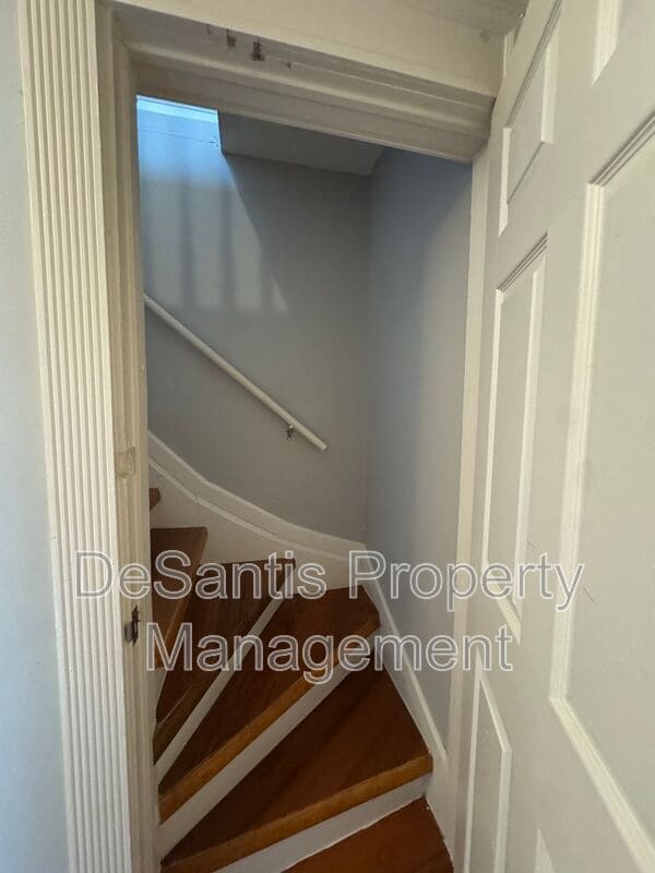 Building Photo - 5424 Harrison St