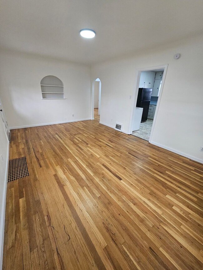 Building Photo - Available Now – 2 bedroom, 1 bathroom Boise Home with Fenced Yard and Detached Garage.  Basement ...