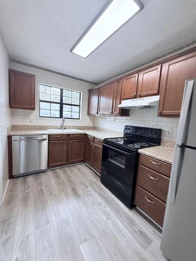 Building Photo - 2 Bedroom/2.5 bath near Lake Lanier