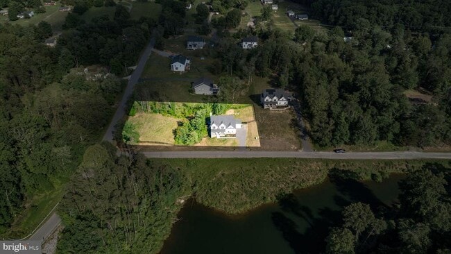 Building Photo - 15 Grove Ln
