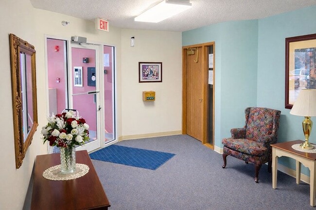 Building Photo - COUNTRYSIDE OF CLINTON