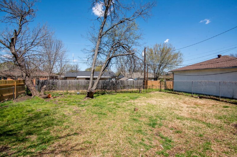Building Photo - 3521 Hilton Dr