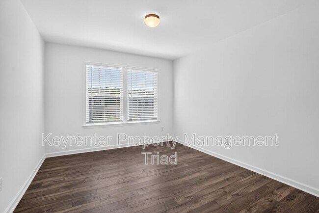 Building Photo - 3012 Highlander Pt