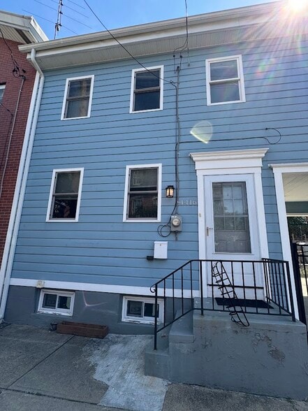 Building Photo - 4416 Plummer St