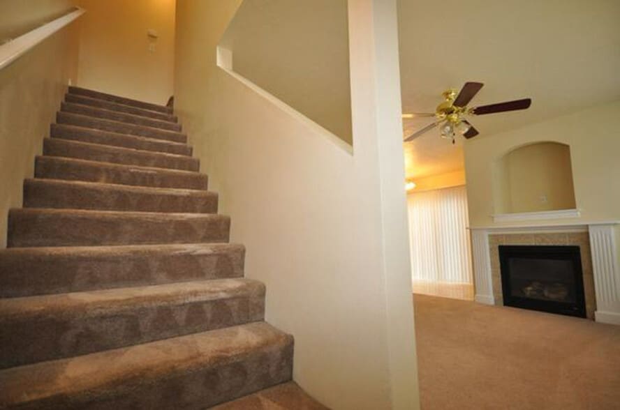 Primary Photo - 6727 W Morris Hill Ln