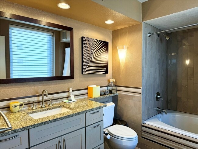 Building Photo - 5220 Seawall Blvd