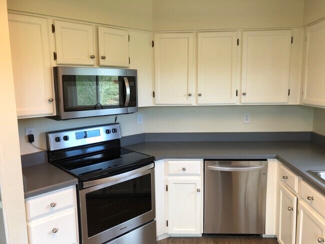 Building Photo - 10229 Halleys Way