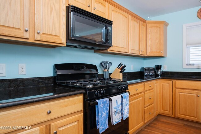 Building Photo - 45 Sylvia Ln