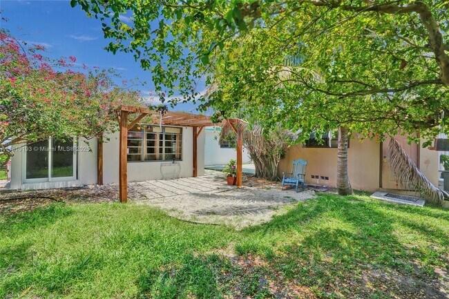 Building Photo - 9910 Bahama Dr