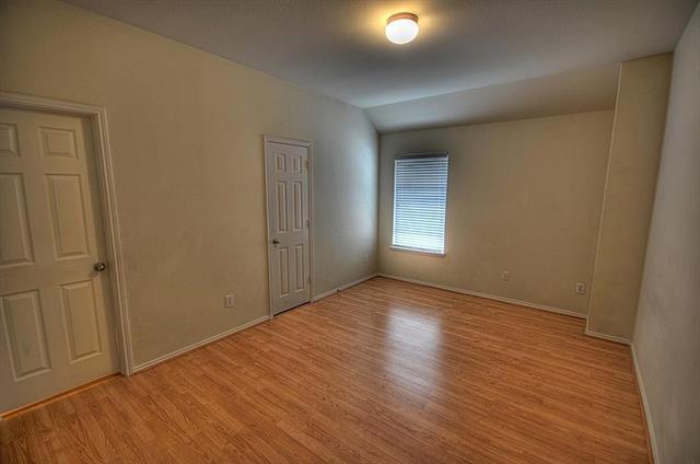 Building Photo - 831 Lake Forest Trl