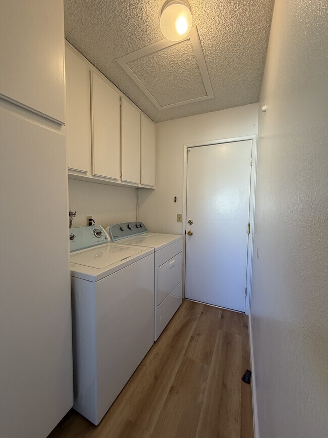 Building Photo - 6822 Endora Dr