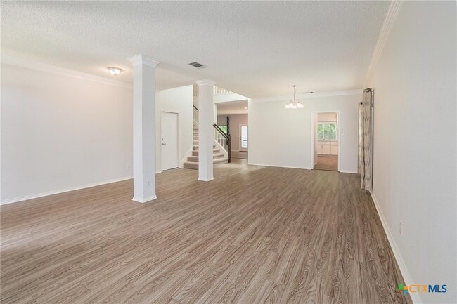 Building Photo - 703 Ivy Ct