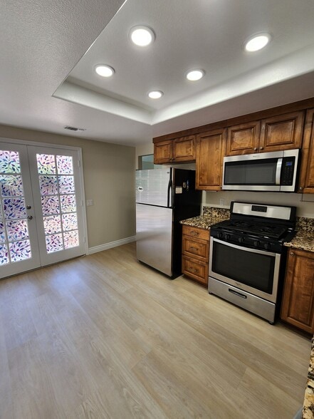 Building Photo - 14104 Hillcrest Dr