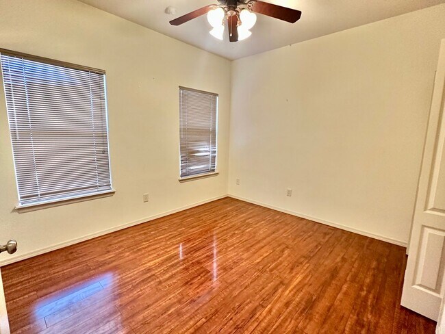 Building Photo - 1104 San Miguel St