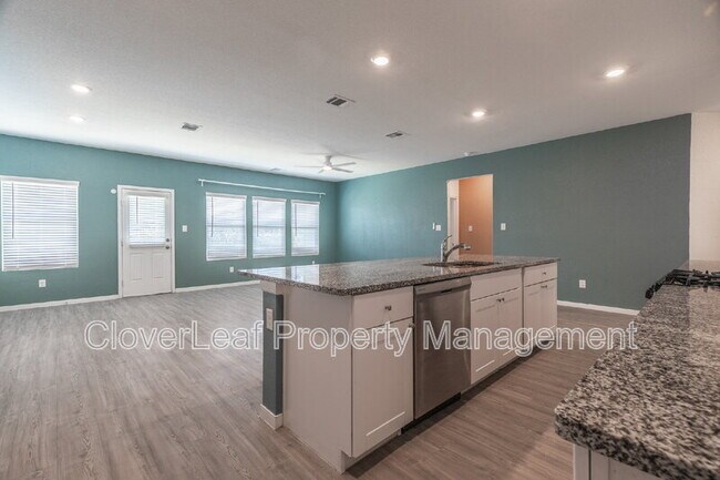Building Photo - 422 Angel Trumpet Ct
