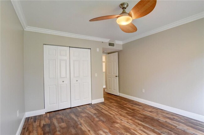 Building Photo - 1312 Villa Cir