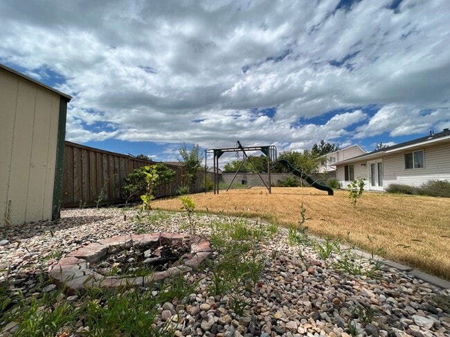 Building Photo - 4 Bedroom/2 Bathroom House In Provo