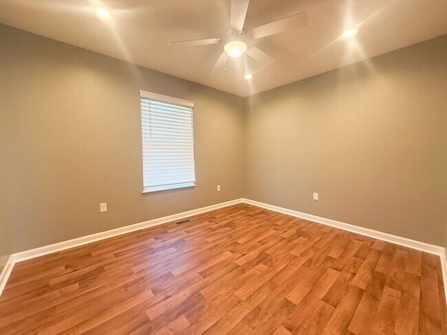 Building Photo - Pet-Friendly 3-Bedroom Home with Fenced Yard, Sun Room & Utilities Included