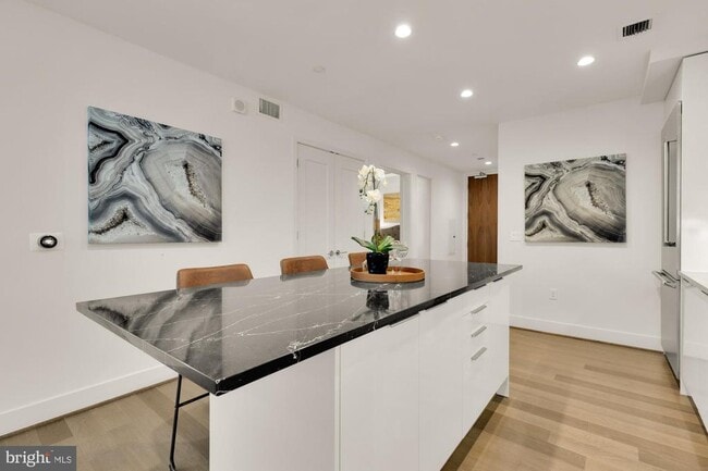 Building Photo - 45 Sutton Square SW