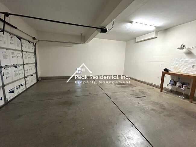 Building Photo - 9196 Cortina Cir