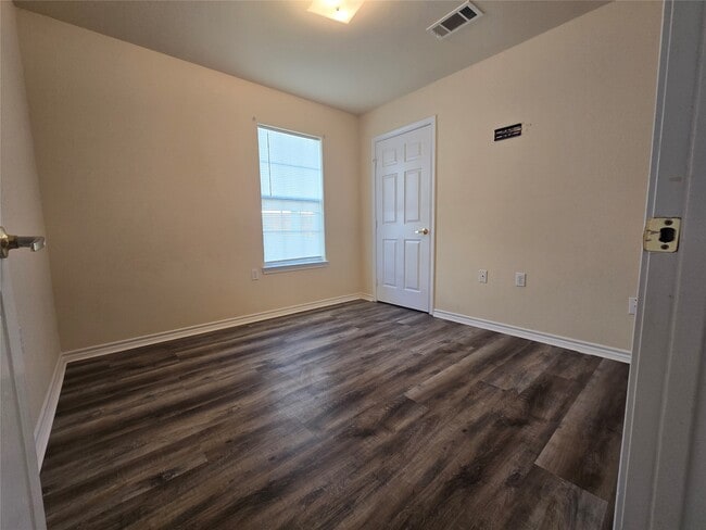 Building Photo - 102 Wilson St