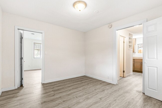 Building Photo - Charming Private 1-Bedroom Carriage House with Modern Amenities in Englewood